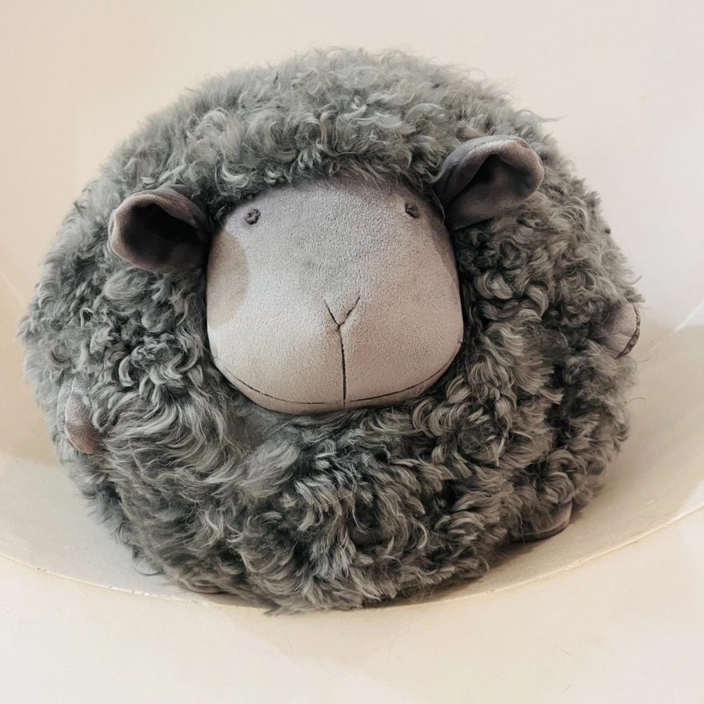 Hot Sale Smiling Lamb Ball