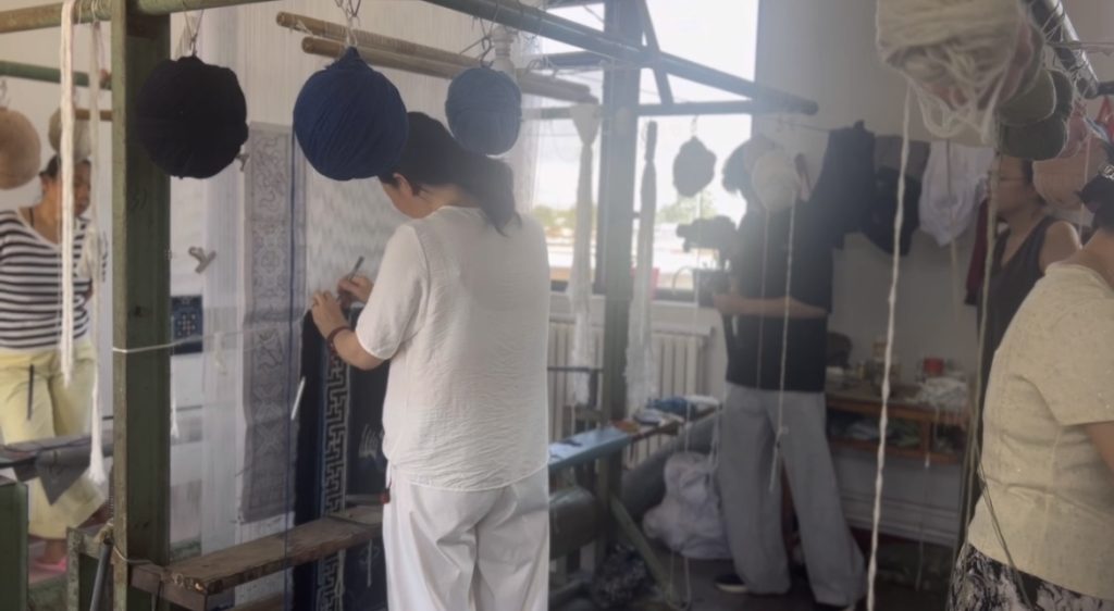 Heritage weaving techniques in practice